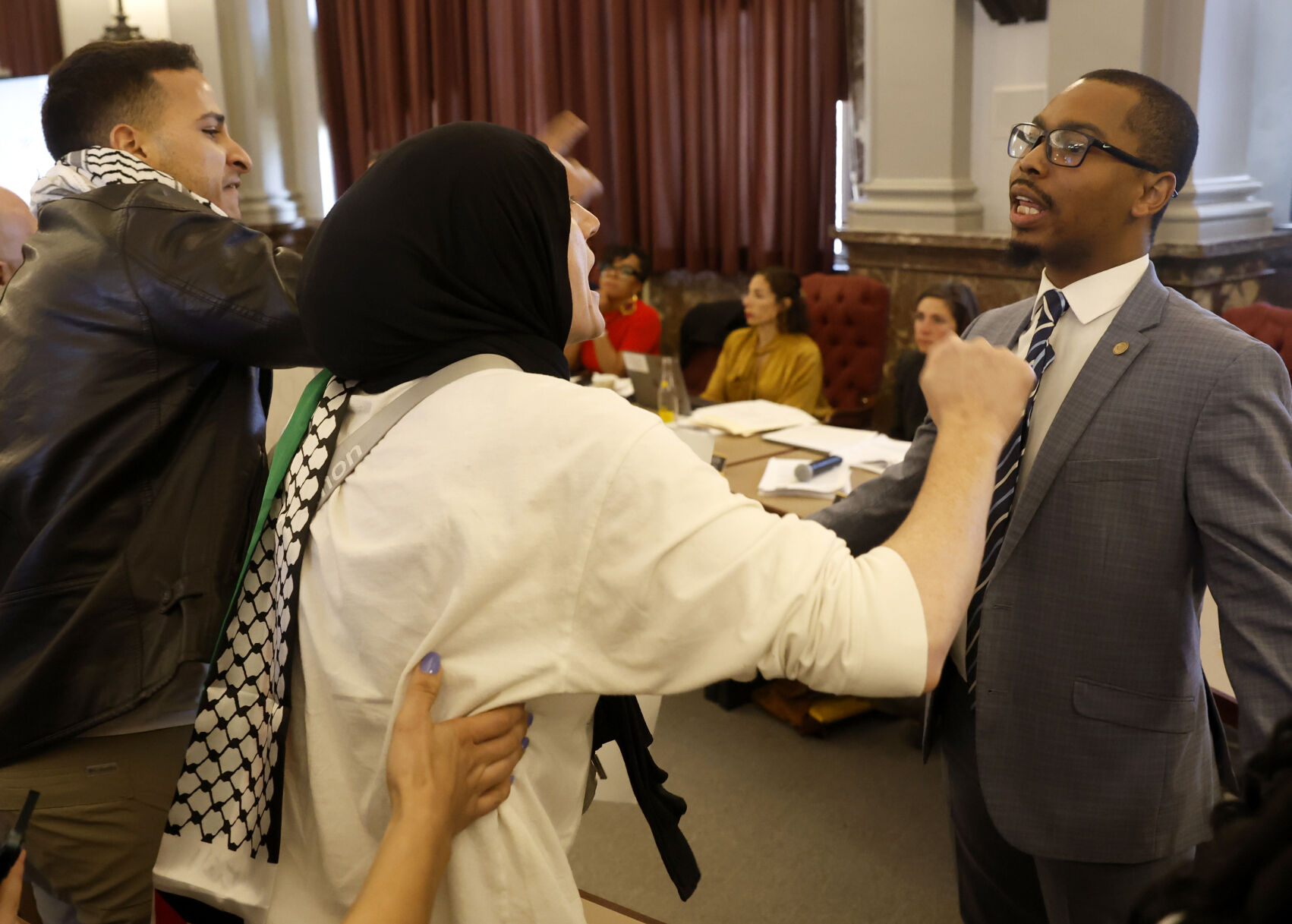 Palestinian supporters voice opinions on aldermen resolutions for Israel-Hamas war